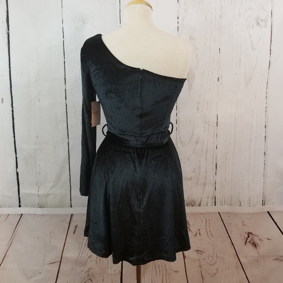 KALANI HILLIKER for Alyce One-Shoulder Velvet Dres - Picture 3 of 7